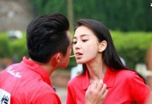 【乐玩LEWIN】郑凯与妻子游泳池游泳，幸福生活让人羡慕网友：真实好丈夫-乐玩真人线上娱乐