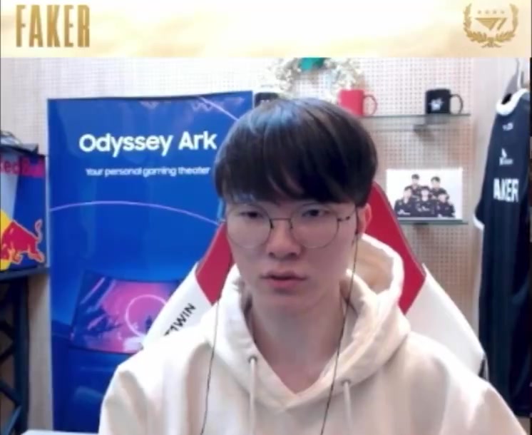 Faker：今天星期天看来大家都去陪女朋友了 只有我在这玩Jump King