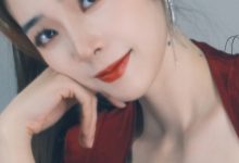 【乐玩LEWIN】?这小眼神管哥顶不住吧?今日主持余霜晒照:今天和胖胖龙合影啦-乐玩真人线上娱乐