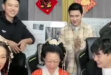 【乐玩LEWIN】暖心!新春佳节00后电竞选手与养老院70后老人打游戏 被奶奶们KO-乐玩真人线上娱乐