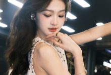 【乐玩LEWIN】王思聪00后女友沈施羽晒照:香奈儿包包~黑白斑点裙~青春又可爱~-乐玩真人线上娱乐