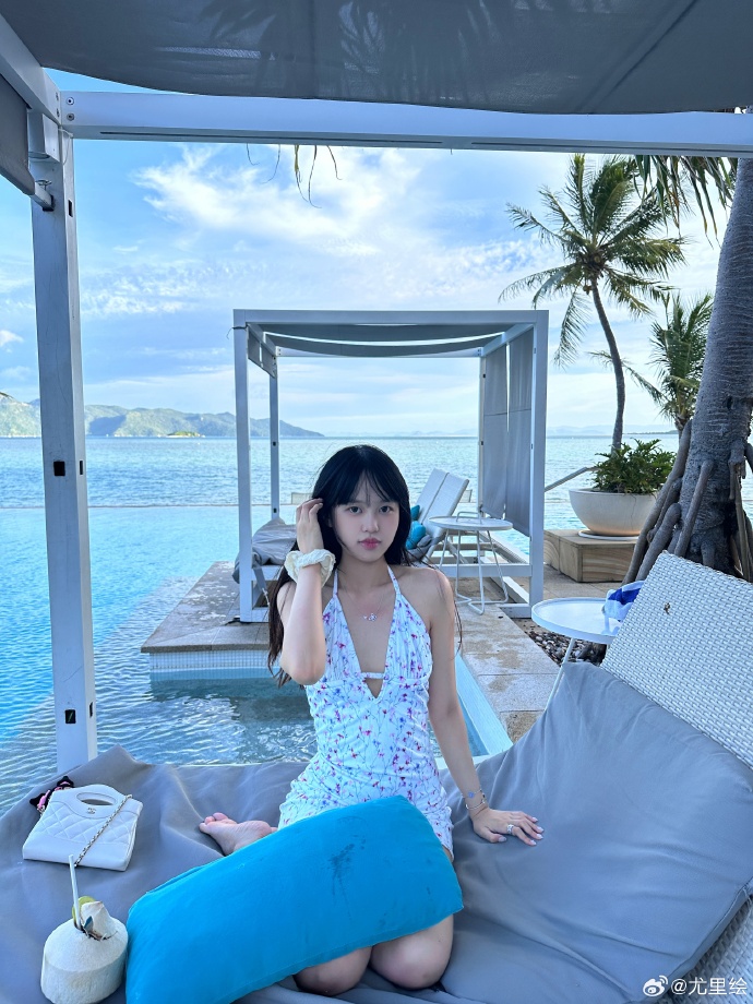 富婆的平淡日常?GALA女友畅游大堡礁五星酒店 令人浮想联翩