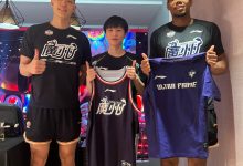 【乐玩LEWIN】UP打野H4cker晒与郭凯、祝铭震合照：垫脚的我和两个超级巨人-乐玩真人线上娱乐