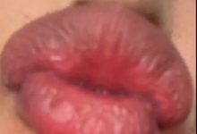 【乐玩LEWIN】油饼?H4cker微博烈焰红唇?亲晕粉丝 网友直呼：能不能撤回照片-乐玩真人线上娱乐