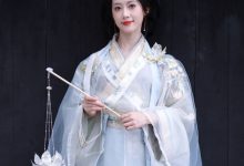 【乐玩LEWIN】LPL互动女主持人张小薇分享美照：温柔的古风?-乐玩真人线上娱乐