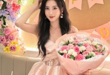 【乐玩LEWIN】解说鼓鼓晒生日照:露肩短裙 美得像小公举一样~~-乐玩真人线上娱乐