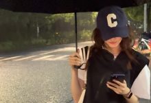 【乐玩LEWIN】LPL美女主持人骆歆晒照:淋雨也会快乐一场 ☔️-乐玩真人线上娱乐