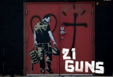【乐玩LEWIN】《21guns》歌词完整版, 绿日乐队摇滚歌曲-乐玩真人线上娱乐