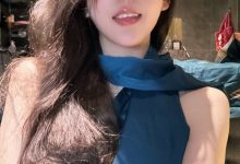 【乐玩LEWIN】LPL女解说Rita分享美照：缎面挂脖连衣裙 纯靠颜值硬美-乐玩真人线上娱乐