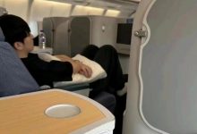 【乐玩LEWIN】真升商务舱了？贴吧网友飞机偶遇JackeyLove：躺在位置上抱枕休息-乐玩真人线上娱乐