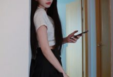 【乐玩LEWIN】腿上的黑丝令人瞩目?CSGO主持暴暴熊晒照：好可怕的脸和身材-乐玩真人线上娱乐