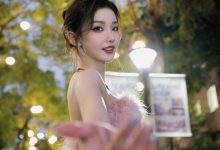 【乐玩LEWIN】好顶的御姐?!王者解说小鹿晒照:粉色抹胸小香风连衣裙-乐玩真人线上娱乐