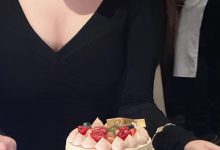 【乐玩LEWIN】是谁想吃蛋糕了? 前LPL英文流解说Kitty晒照：一起吃蛋糕咯?-乐玩真人线上娱乐