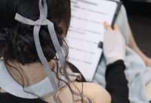 【乐玩LEWIN】大白腿?KPL主持人灵儿晒照：??-乐玩真人线上娱乐