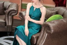 【乐玩LEWIN】靓?DOTA2官方解说Ams晒照：青色旗袍展现好身材-乐玩真人线上娱乐