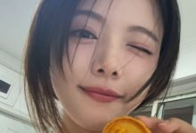 【乐玩LEWIN】中秋快乐~主持骆歆晒照：吃的奶黄流心月饼，你呢？-乐玩真人线上娱乐