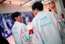 【乐玩LEWIN】摄影师一村分享BLG赛场返图:BXO三兄弟面对镜头伸手碰拳-乐玩真人线上娱乐