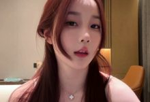 【乐玩LEWIN】诱人?解说Kitty红发白色吊带照：猜猜我来上海干嘛了-乐玩真人线上娱乐