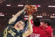 【乐玩LEWIN】虽迟但到！😂BL拿下传奇杯冠军，网友火速更新Uzi捧杯图-乐玩真人线上娱乐