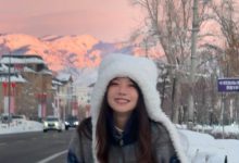 【乐玩LEWIN】主持骆歆晒照：新疆的粉调天空✨ 从头到脚都充满快乐-乐玩真人线上娱乐