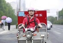 【乐玩LEWIN】刘强东给老家村民发现金红包 用押运车装载1500万现金 现场村民直呼：我都闻到味儿了！-乐玩真人线上娱乐