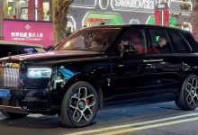 【乐玩LEWIN】PDD回来了?网友自称在上海街头拍到嫖老师:800万劳斯莱斯库里南出街 被发现后微笑摆手~-乐玩真人线上娱乐