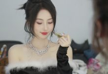 【乐玩LEWIN】这么白吗?鼓鼓晒美照:黑色一字肩礼服,谁看了能不心动!-乐玩真人线上娱乐
