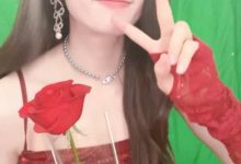 【乐玩LEWIN】LPL互动女主持张小薇晒照:法式红色吊带连衣裙尽显精致靓丽-乐玩真人线上娱乐