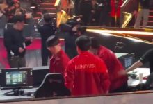 【乐玩LEWIN】这个家不能没有小吕布！😭赛后粉丝拍到Gumayusi上台来安慰队友-乐玩真人线上娱乐