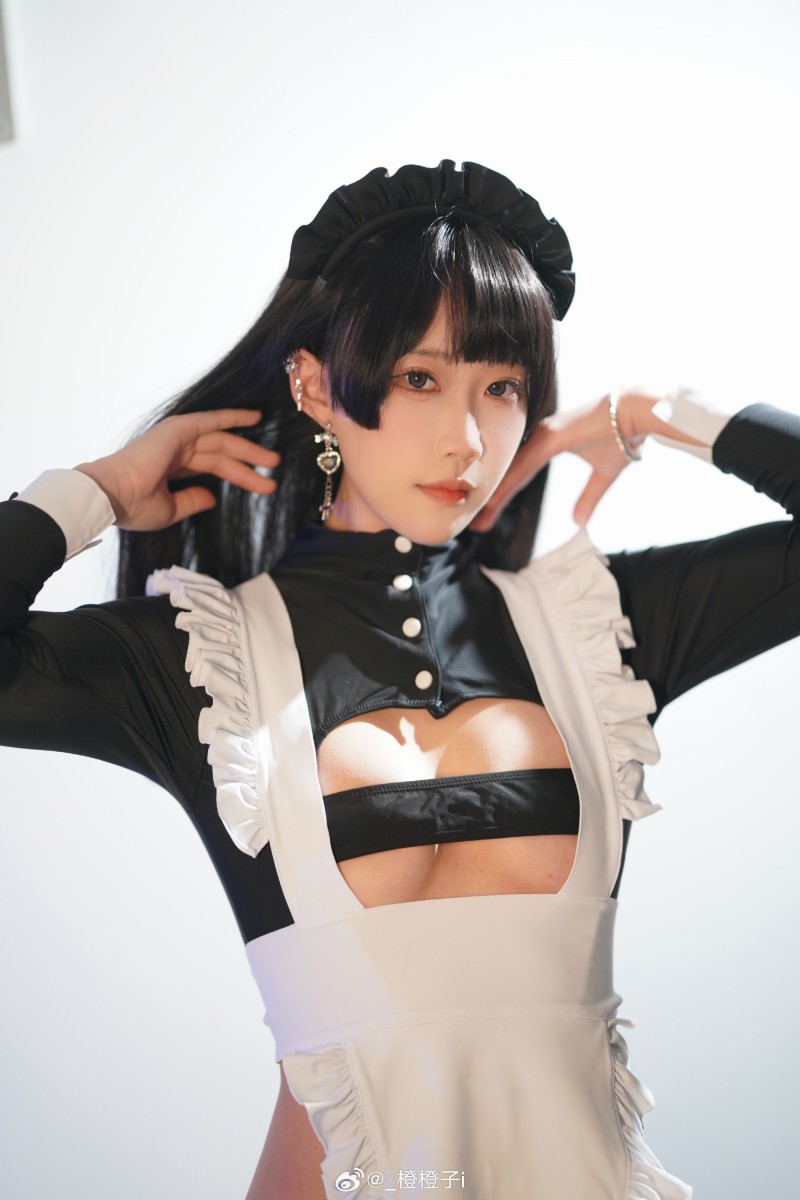 Cosplay：对女仆而言，拍摄当然不在话下 @_橙橙子i