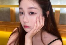 【乐玩LEWIN】解说Kitty分享泰国旅游自拍：纯黑吊带上身真空，P图参数不太对~-乐玩真人线上娱乐