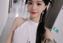 【乐玩LEWIN】兄弟们这个我真喜欢！无畏契约实习主持一意晒照：笑得跟 ai 似的-乐玩真人线上娱乐