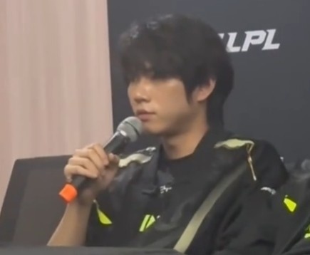 被虐晕了！Aki：Kanavi很强 今天我们也ban了蔚ban了狗但是没办法