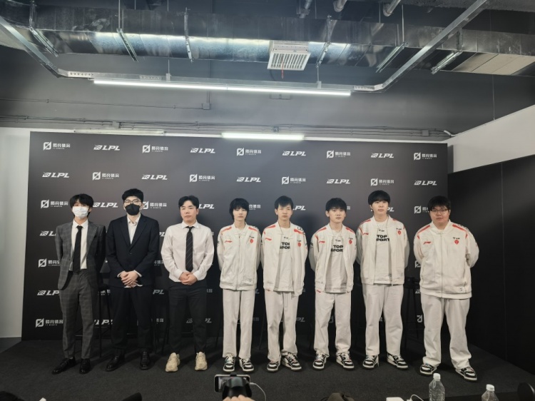 有错就认！TES.Homme教练：第一局确实因为我的BP失误输掉比赛