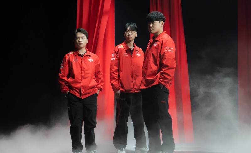 🥚鸡蛋倒了？😭将迎战KT，T1双冠AD Gumayusi独自在韩服打Rank