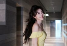 【乐玩LEWIN】管哥真幸福!LPL主持余霜分享照片:一抹春日淡黄的长裙-乐玩真人线上娱乐