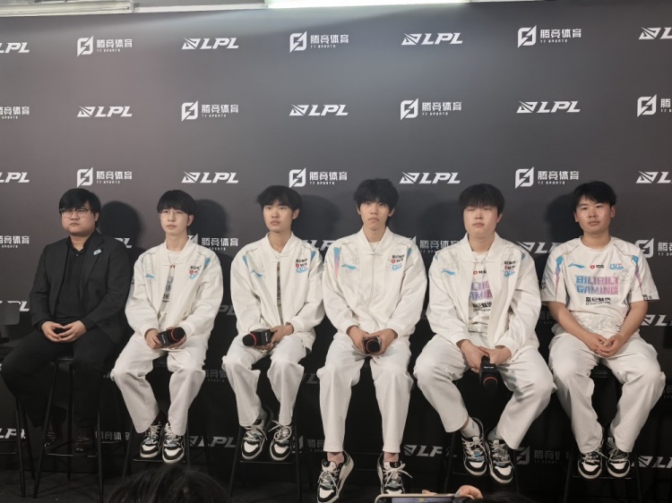 BLG赛后群访 Knight：团队配合不是很好 训练后感觉能做的更好