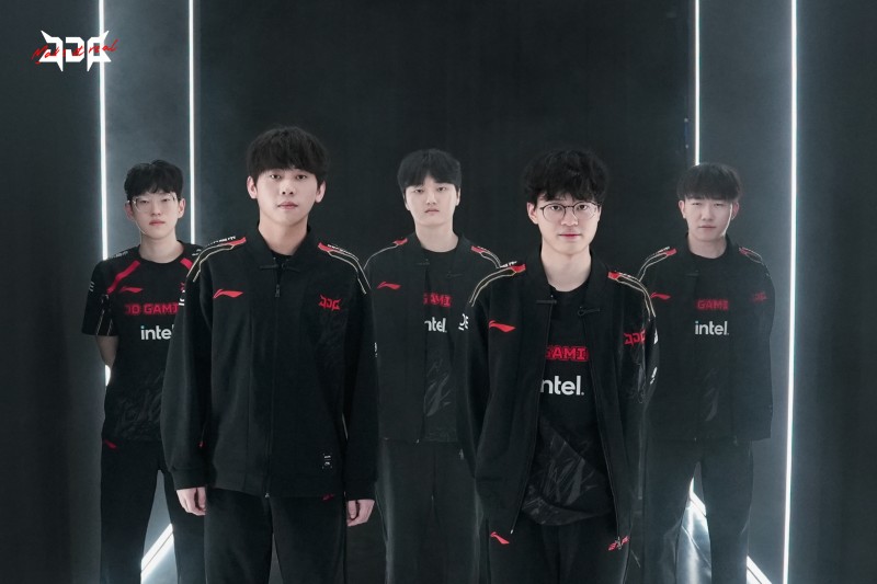 玩花了！JDG迎来队伍在组内赛的首场失利 登峰组也再无全胜队伍