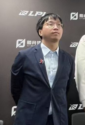 这态度怎能不出成绩？AL.Tabe教练：我们要短时间抓住新版本精髓