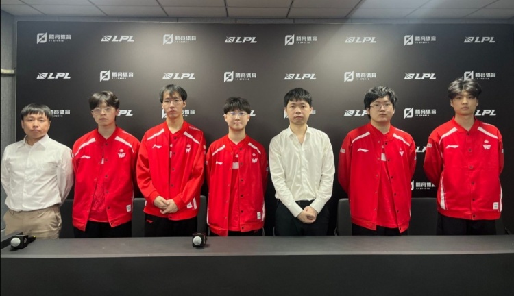 WE赛后群访 教练：我们今天打的很好 但是还能更好 大家辛苦了