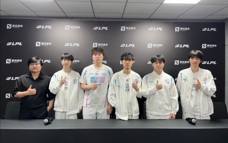 BLG赛后群访 Elk：Bin陪我们练Solo 但是他赢的多