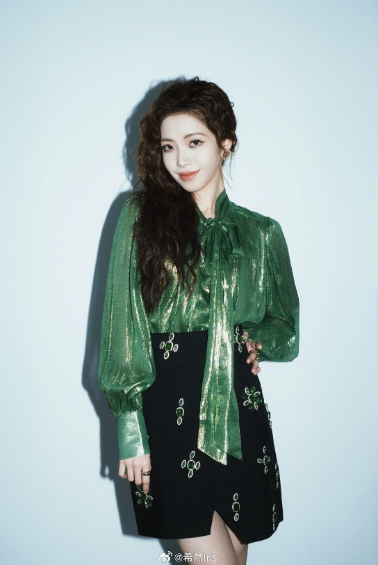 女明星的既视感！希然晒粽子色ootd：大家明天吃甜粽还是咸粽呀～