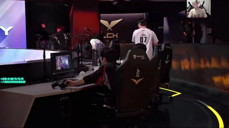 记得:T1锁第三了,想去MSI的话得赢两个BO5