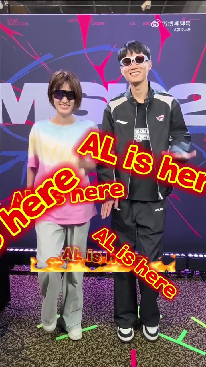 抽象也会传染🤣夏安发布和香克斯互动视频:无法用语言描述