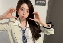 【乐玩LEWIN】😘无畏契约赛事主持人嘉嘉晒照:“瓦学姐的人生第一次JK~”-乐玩真人线上娱乐