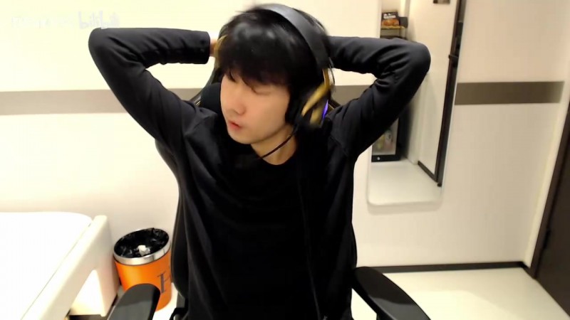 前职业锐评AL被BLG让一追二：TOP GAP！打野蜜月期谁来都不好使！
