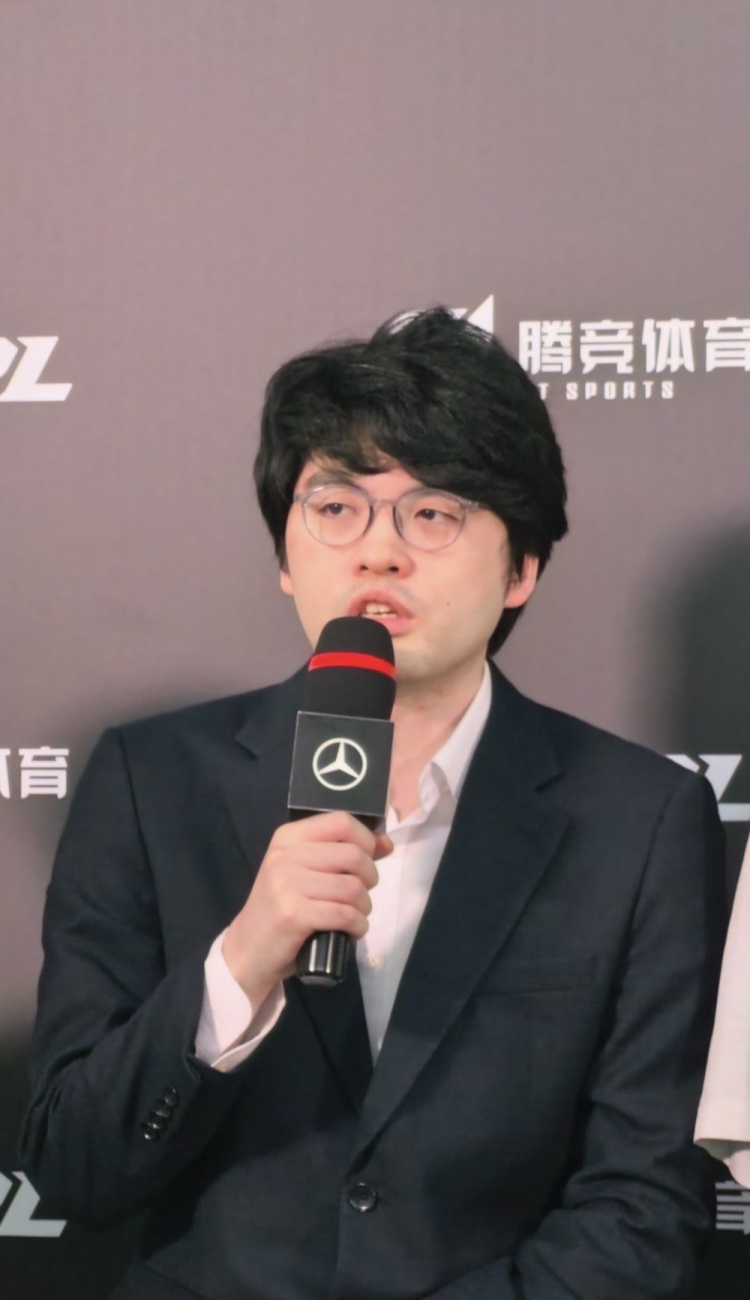 你赢了你说了算！TES教练：芸阿娜这英雄对线团战都挺一般的