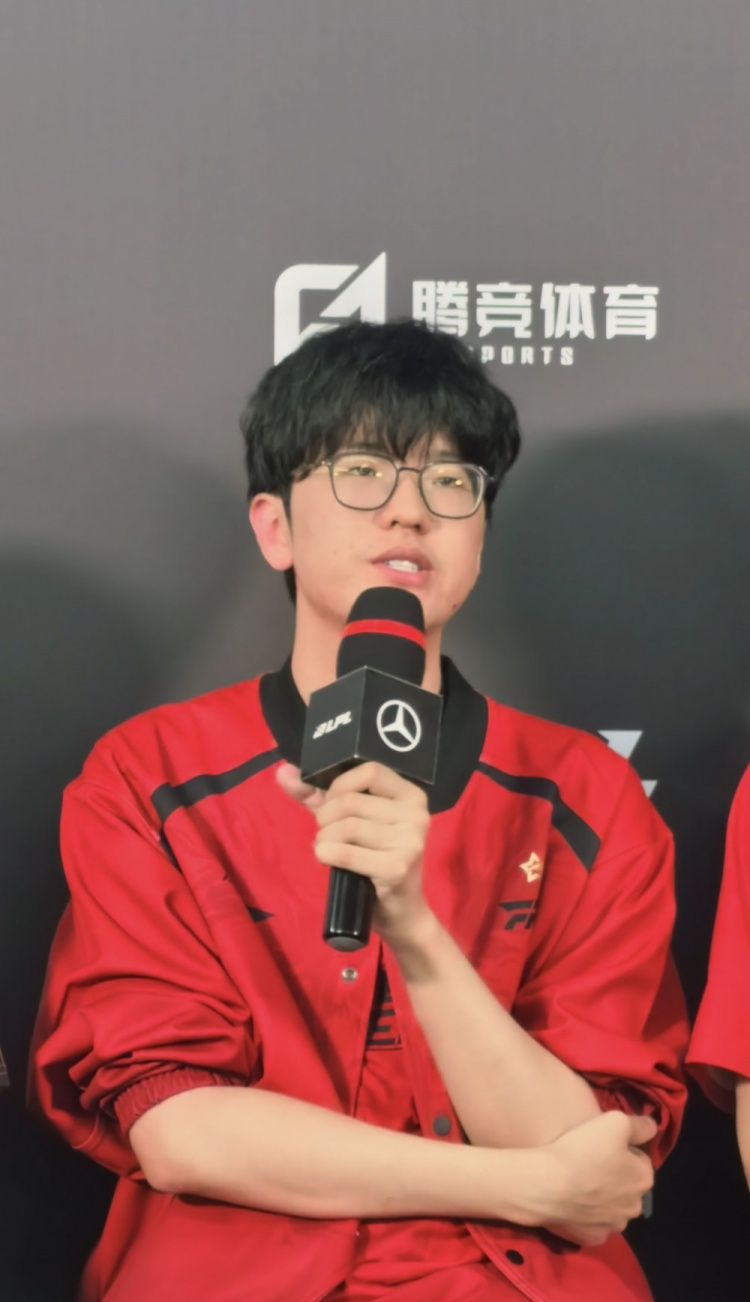 光脚的不怕穿鞋的！Jiejie：FPX都在谷底了 打赢了压力大的是对面