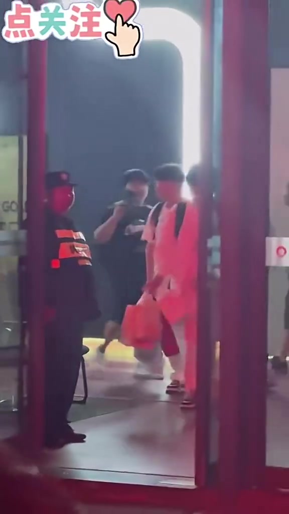 超级回旋镖?此前BLG粉丝线下嘲讽Wei“惊天大涅槃” 今日被暴打