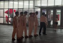 【乐玩LEWIN】好可爱的妈妈!WE感谢粉丝,Teayoon妈妈在粉丝群众高呼泰勇-乐玩真人线上娱乐